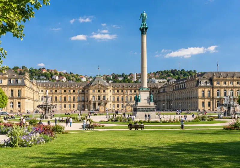 KI-Symbolbild: Schlossplatz mit Neuem Schloss und Jubiläumssäule